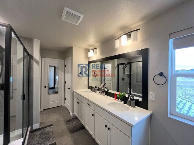 Building Photo - 385 Baler Ct