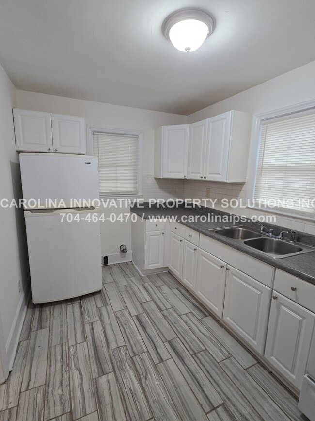 Building Photo - 2711 Beech Nut Rd