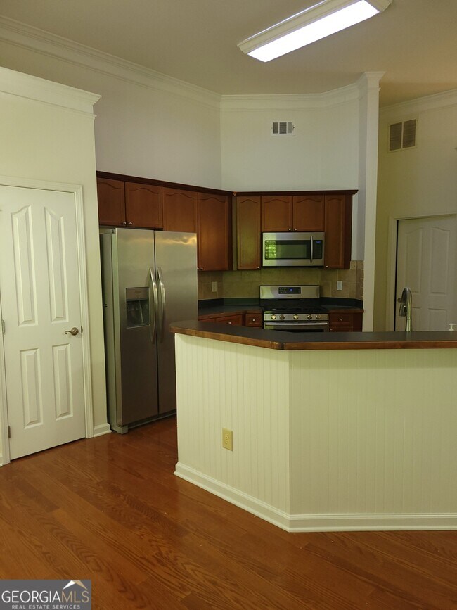 Building Photo - 175 Spinner Dr