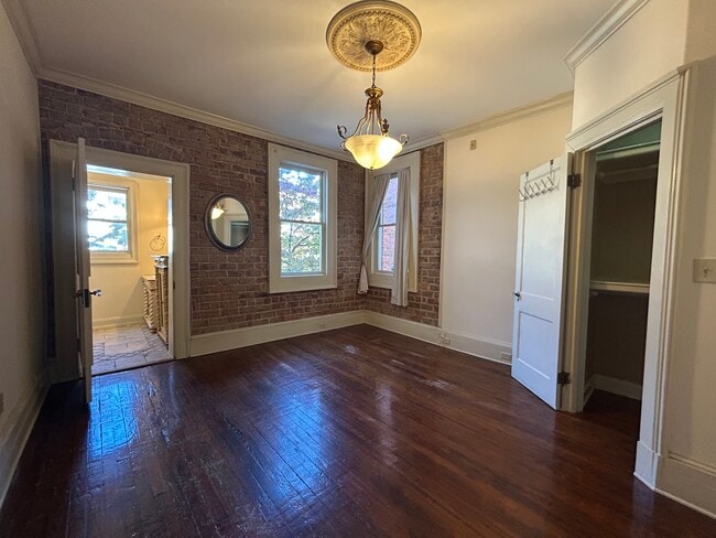 Building Photo - 635 Myrtle St NE