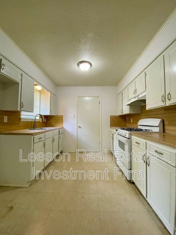 Building Photo - 629 David Dr