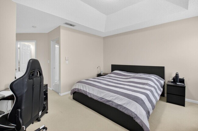 Building Photo - 20951 Via Alamanda