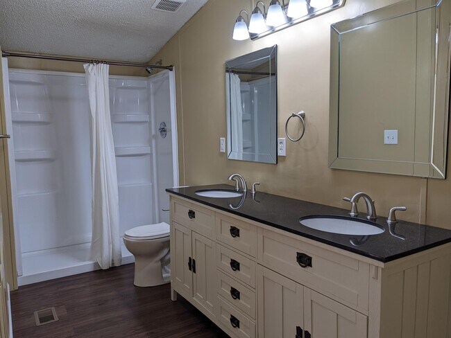 Building Photo - 903 Scott Dr