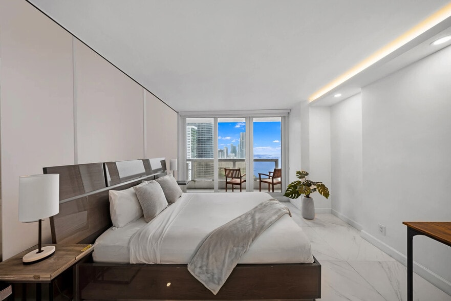 Building Photo - 1717 N Bayshore Dr