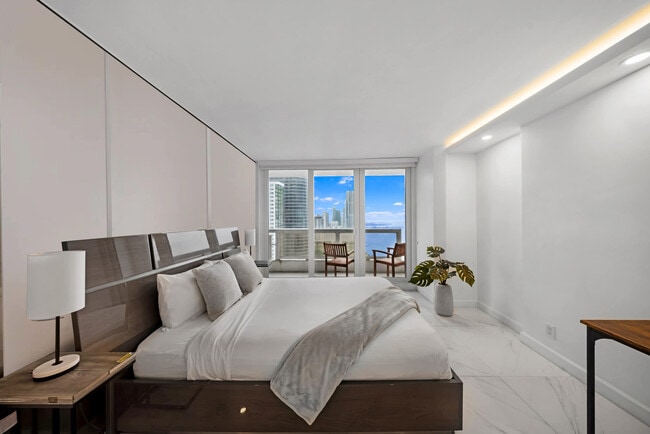 Building Photo - 1717 N Bayshore Dr