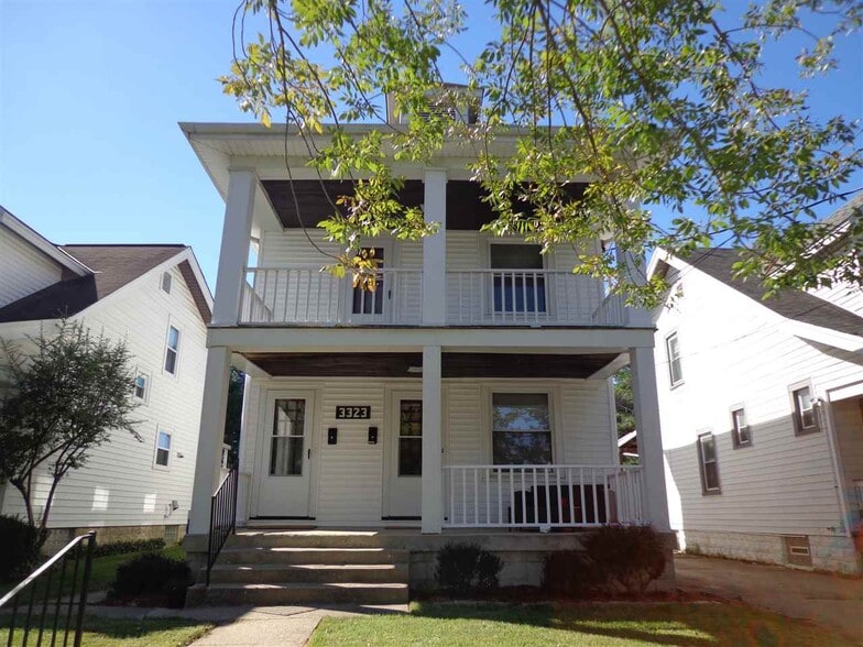 Adorable two story duplex on quiet street! - 3323 Emerson Ave