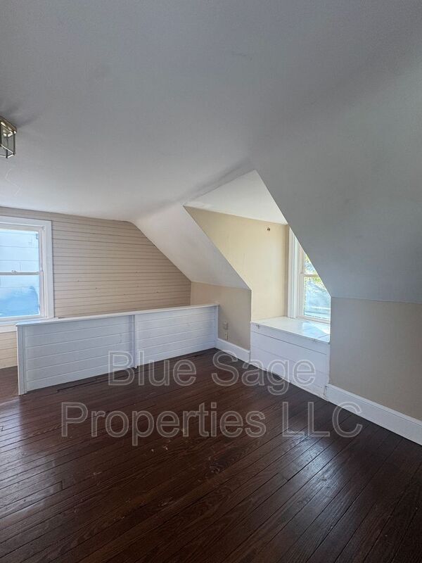 Building Photo - 754 Buck Ln