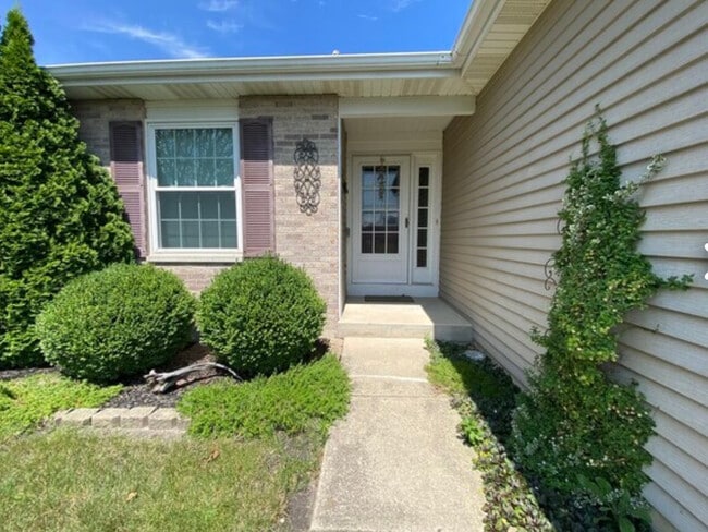 Building Photo - 5363 Danbury Cir