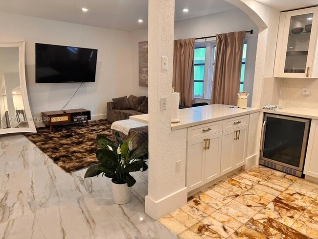 Building Photo - 760 Euclid Ave