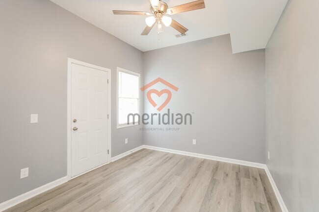 Building Photo - 4 bed / 4 bath ~ Move-in Today!