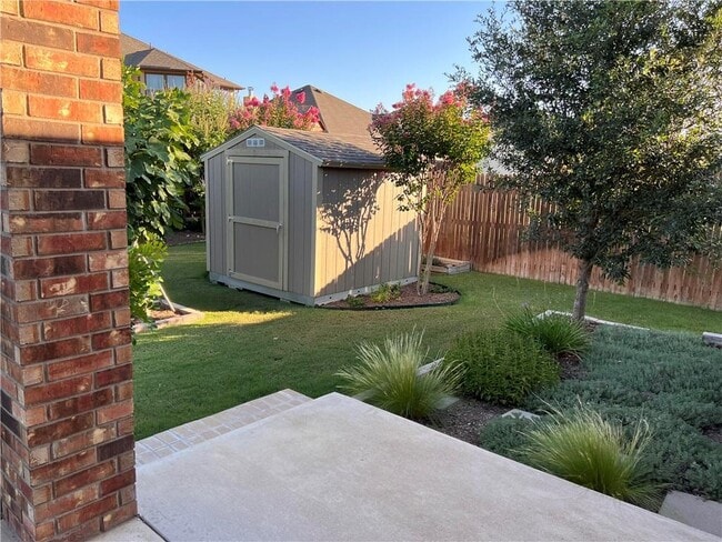 Building Photo - 307 Alamosa Dr