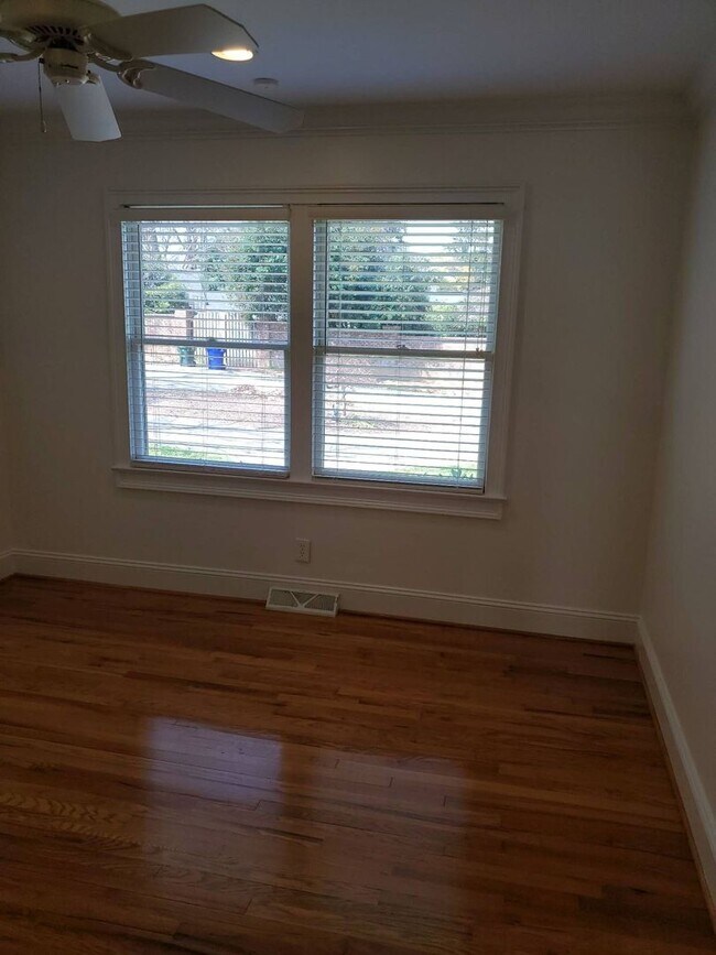 Building Photo - Spacious home in the Augusta Road Community - Lawn care included!