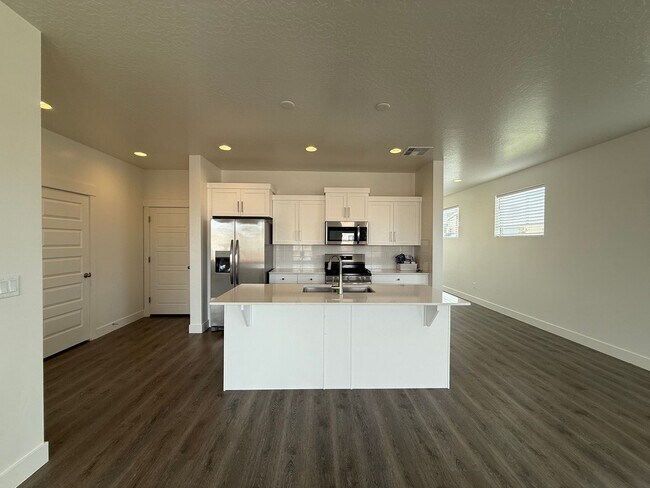 Building Photo - 2313 E Luciano Ln