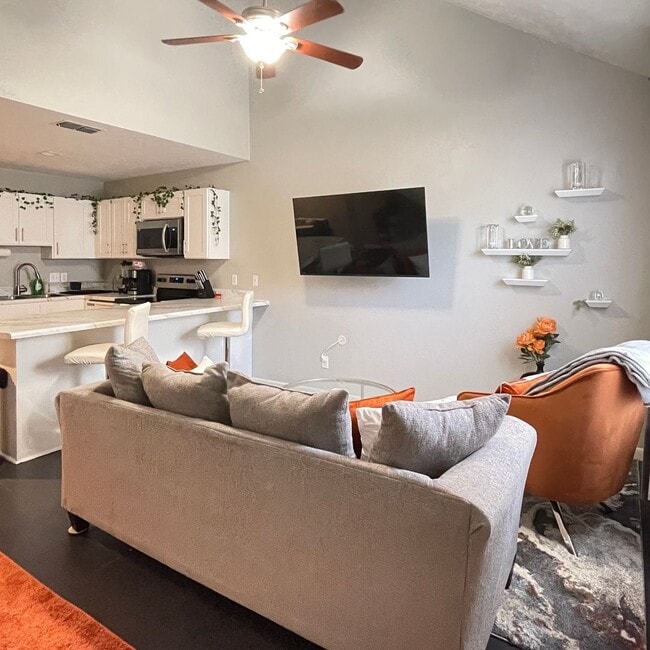 Building Photo - Spacious 2/2 Partially Furnished Close to FSU, FAMU. Available May 1, 2026.