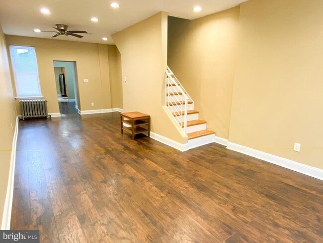 Building Photo - 174 Master St