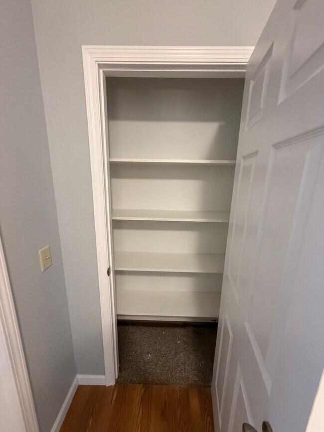 Building Photo - Fully remodeled 3 bedroom in great neighborhood - Iola