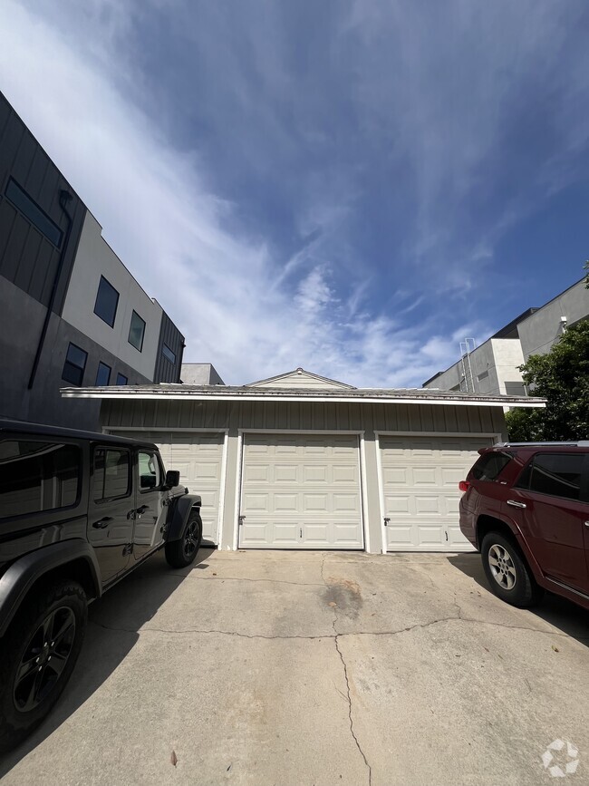 Building Photo - 1846 Stoner Ave