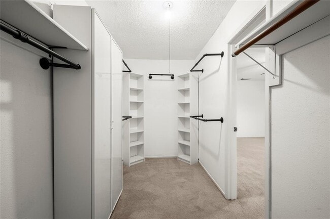 Building Photo - 6652 Montauk Dr