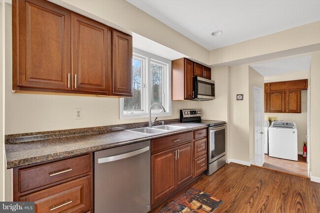 Building Photo - 20040 Bobwhite Ln