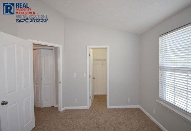 Building Photo - Great 2BR/2.5BA Murfreesboro townhome less than 2 miles from MTSU!