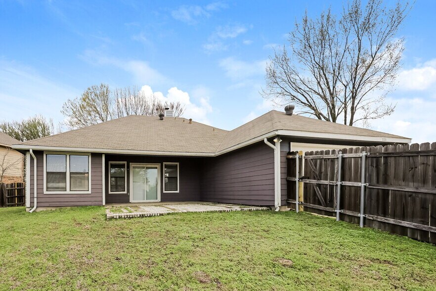 Building Photo - 2221 Collier Ct