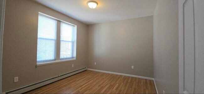 Building Photo - 18 E 17th St