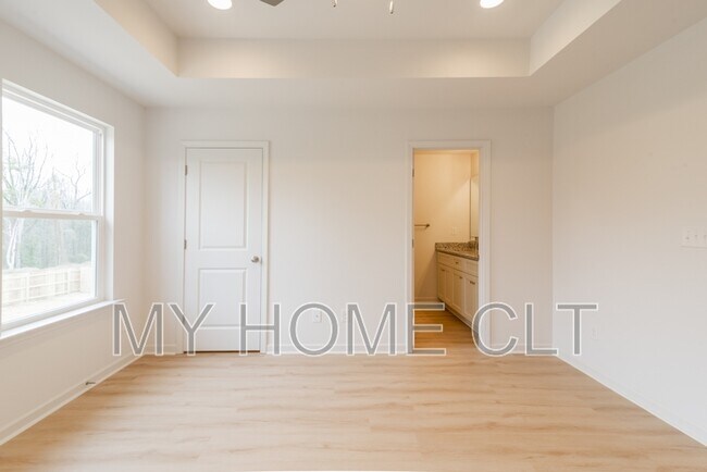 Building Photo - 2719 Capitol Dr