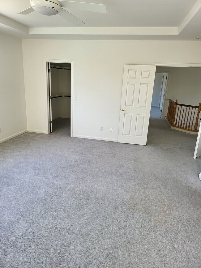 Building Photo - Three Bedroom and Three bathroom home and ...