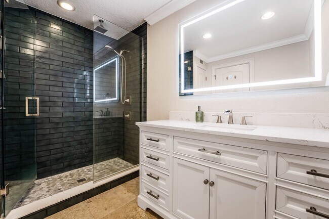 Building Photo - Hourglass District ~ Gorgeous 3/2.5 home w...