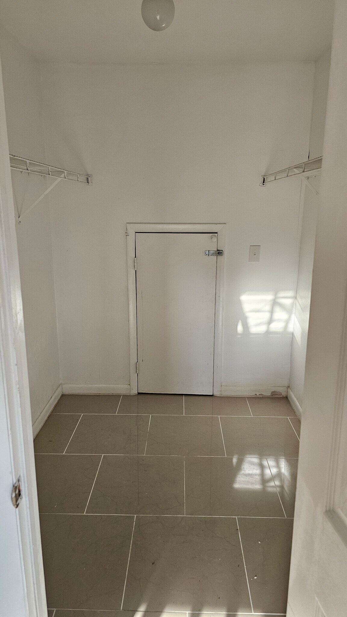 Master Closet - 1124 SE 6th Ave