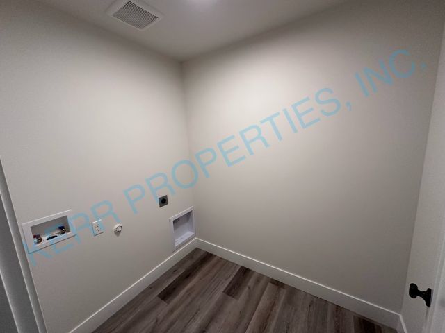 Building Photo - FREE RENT! BRAND NEW! Charming 3-Bed Townh...