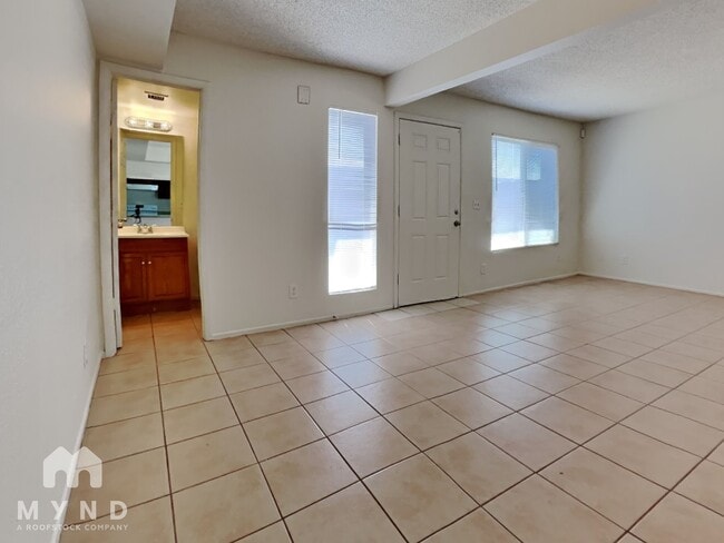 Building Photo - 5308 W Belleview St