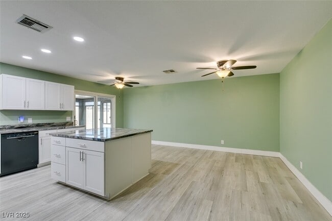 Building Photo - 605 Mosswood Dr