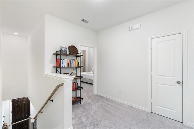 Building Photo - 925 Utica Dr