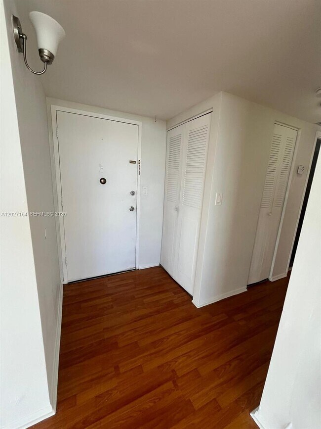 Building Photo - 1351 NE Miami Gardens Dr