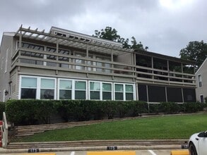 Building Photo - 176 April Point Dr N