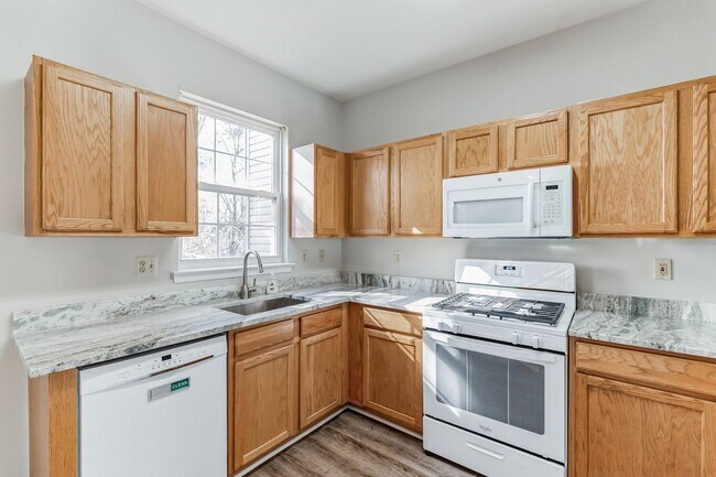 Building Photo - 487 Fort Hill Cir