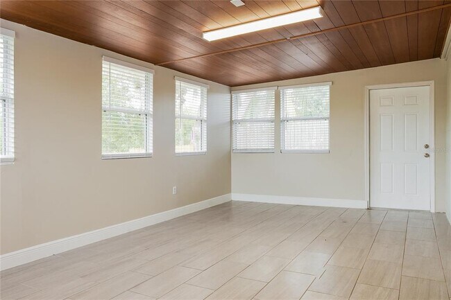 Building Photo - 7130 Chaucer Ln