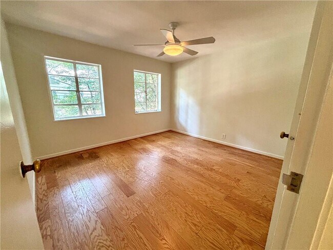 Building Photo - 1380 Chalmette Dr NE