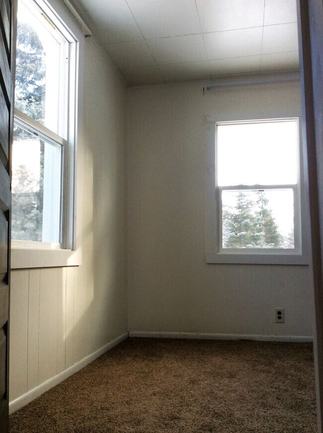 Building Photo - 1008 Lake Ave