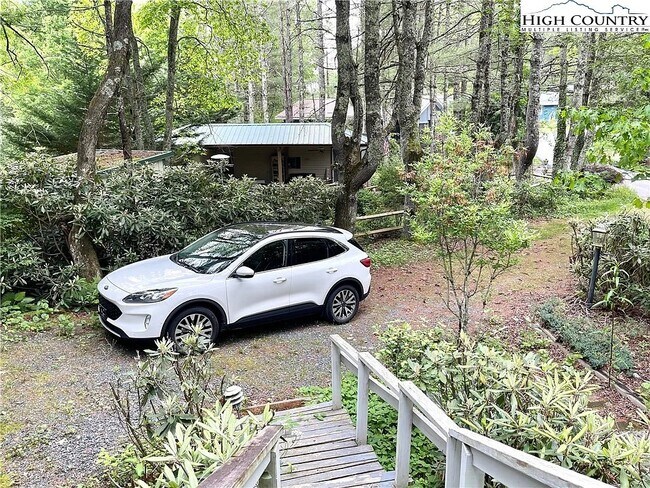 Building Photo - 252 Trillium Rd