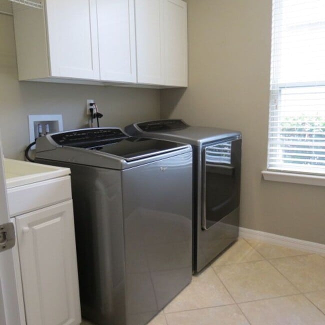 Building Photo - 7840 Minutemen Loop