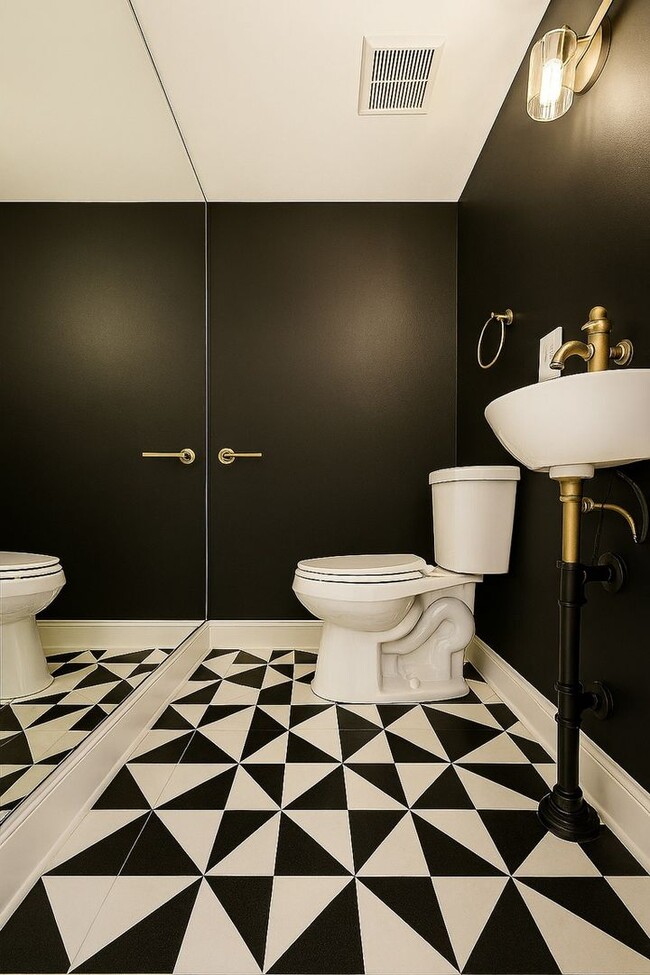 Building Photo - Spacious 5BR Townhome in Washington, DC