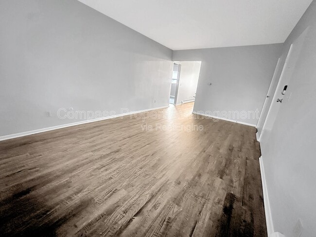 Building Photo - 2835 S Burdick St