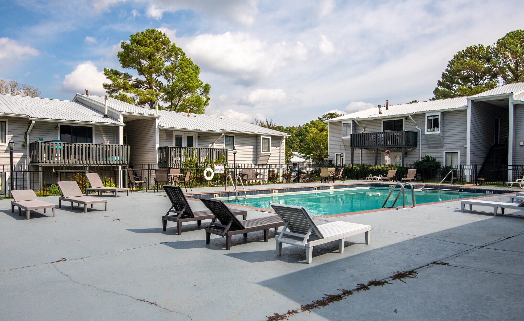 Swimming pool - 1001 Woodland Vlg