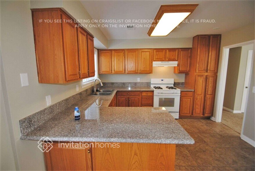 Building Photo - 731 Las Lomas Dr