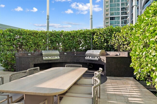 Building Photo - 900 Biscayne Blvd