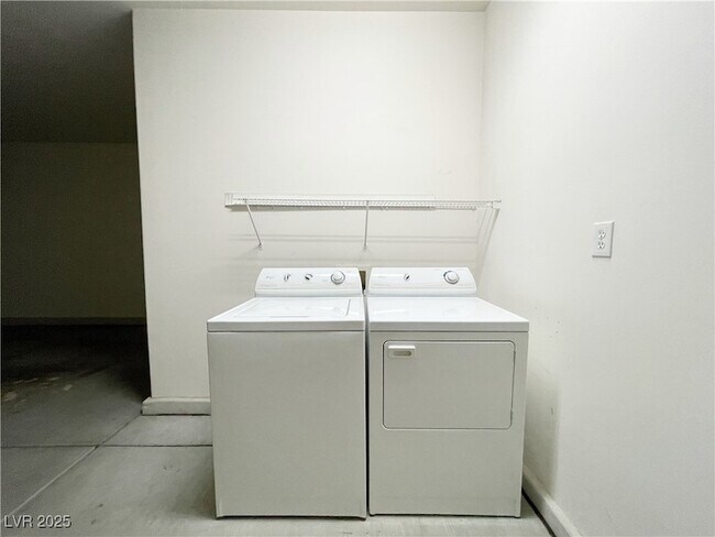 Building Photo - 3056 Brownbirds Nest Dr