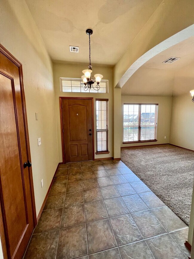 Building Photo - Beautiful home in Heatherwood addition in Moore!