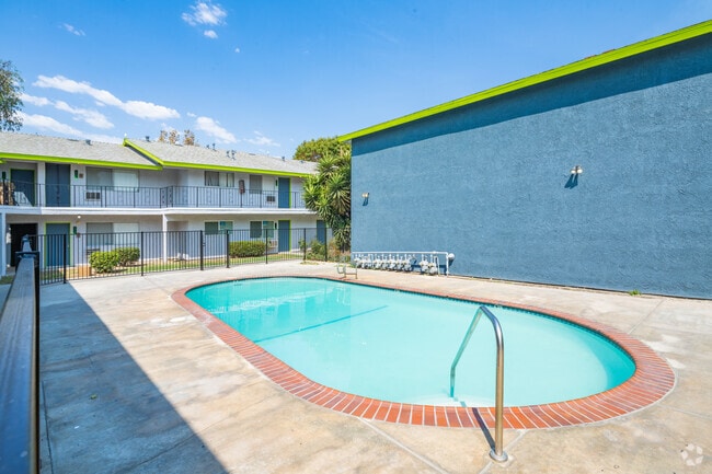 Building Photo - Southfield East & West